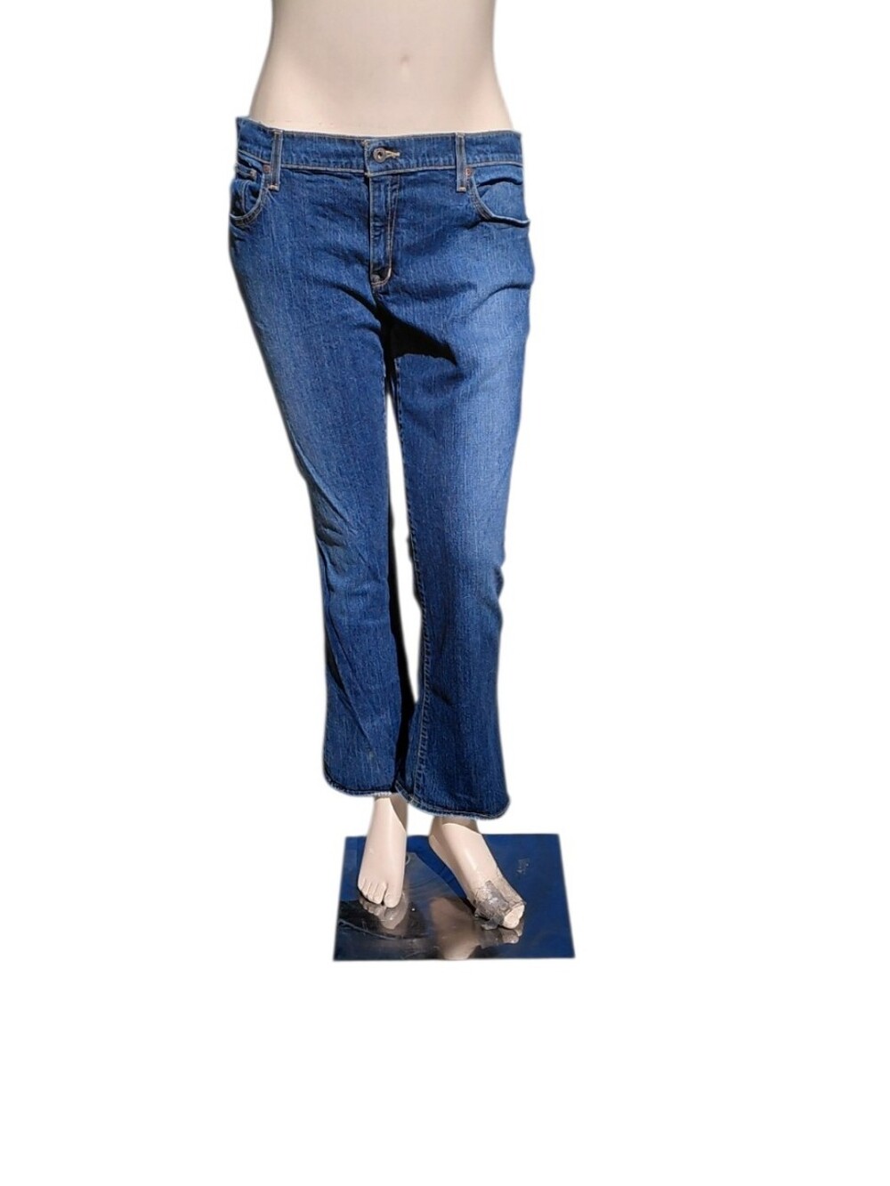 8320.....Old Navy Women's Flare Jeans Size 18 X Short, W38" 28" Inseam 9" Rise